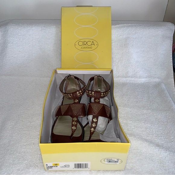 Women’s 8M CIRCA Joan & David SUMMERFUN Dark Brown Leather Aztec Studded Sandals - Picture 2 of 15